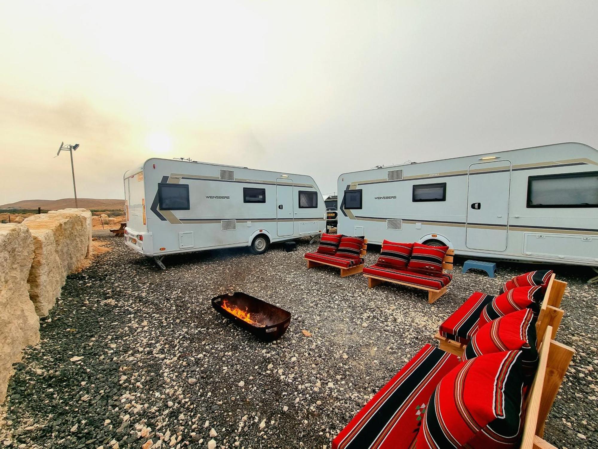 מצפה רמון Glamping Caravans Makhtesh Ramon - גלמפינג קרוואנים במכתש רמון מראה חיצוני תמונה